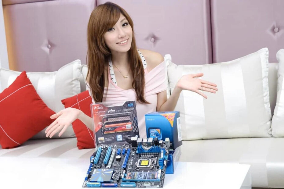 Girl Building Asus Gaming PC