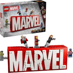 LEGO Marvel Minifigures - Marvel Logo and 5 Marvel Minifigures - Marvel Collectible Set